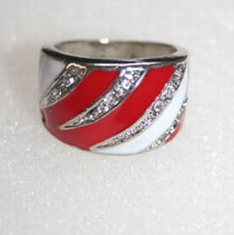 Trendy ring met echte strass steentjes rood