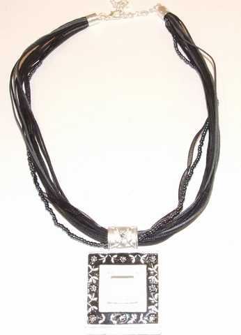 Ketting zwart amulet 030451 | Trendy zwarte amulet ketting