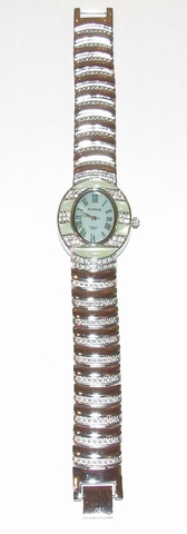 Horloge ovale kast met groene steentjes en heldere strass
