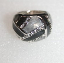 Trendy ring met echte strass steentjes zwart/grijs 